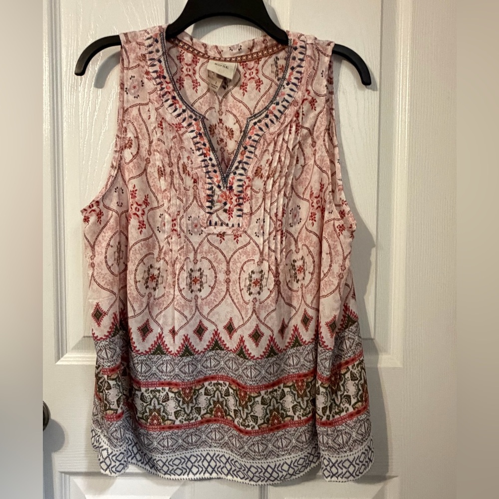 Knox Rose sleeveless pleated top